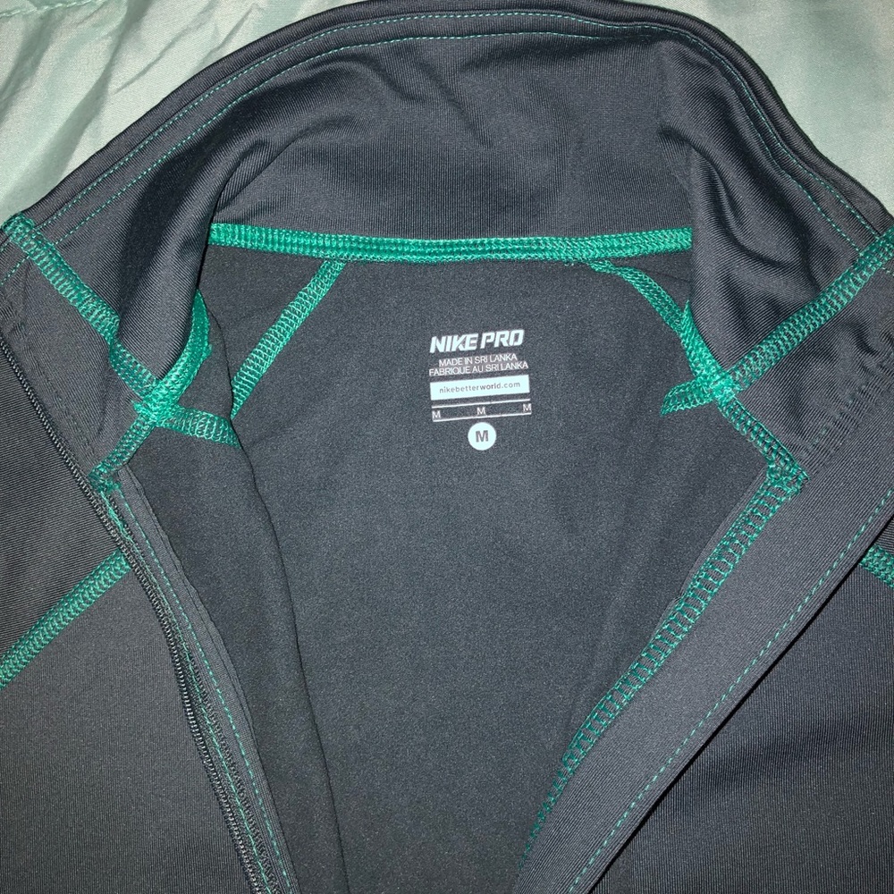 Nike Pro - Picture 2 of 3